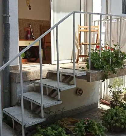 Private Siesta *